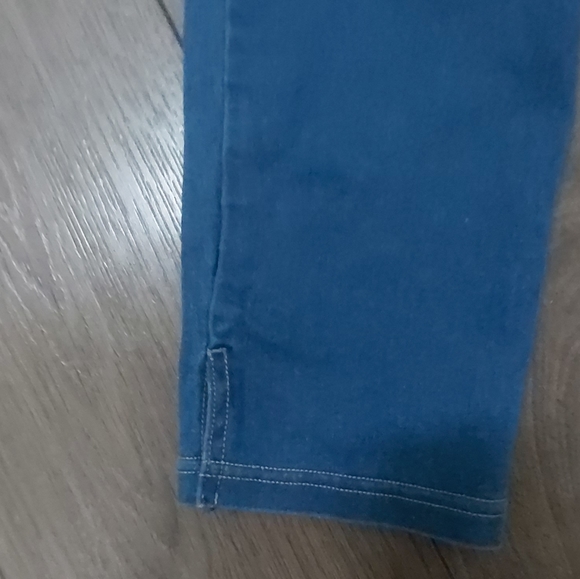 Hue mid-rise capri - Picture 2 of 7